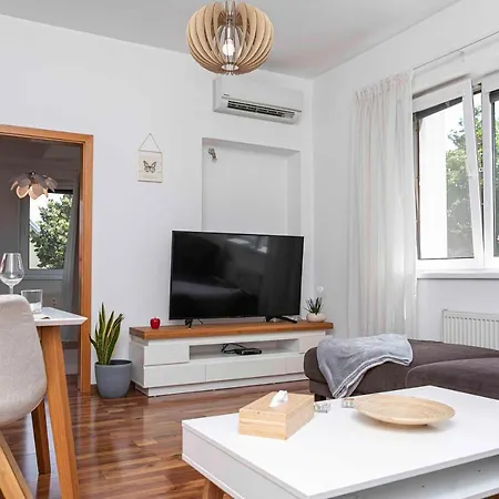 Castle View Apartment With Free Parking Bratislava Exterior photo