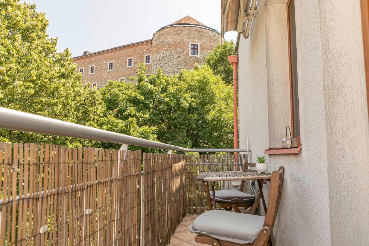 Castle View With Free Parking Appartamento *